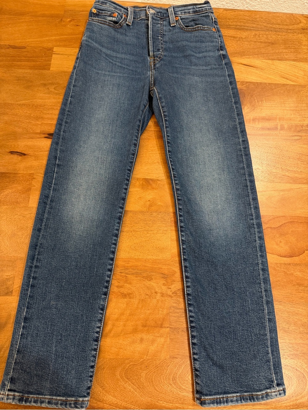 Levi's ‘Wedgie Straight’ Ankle Jeans in Medium Blue Wash Women’s Size 26 *EUC*